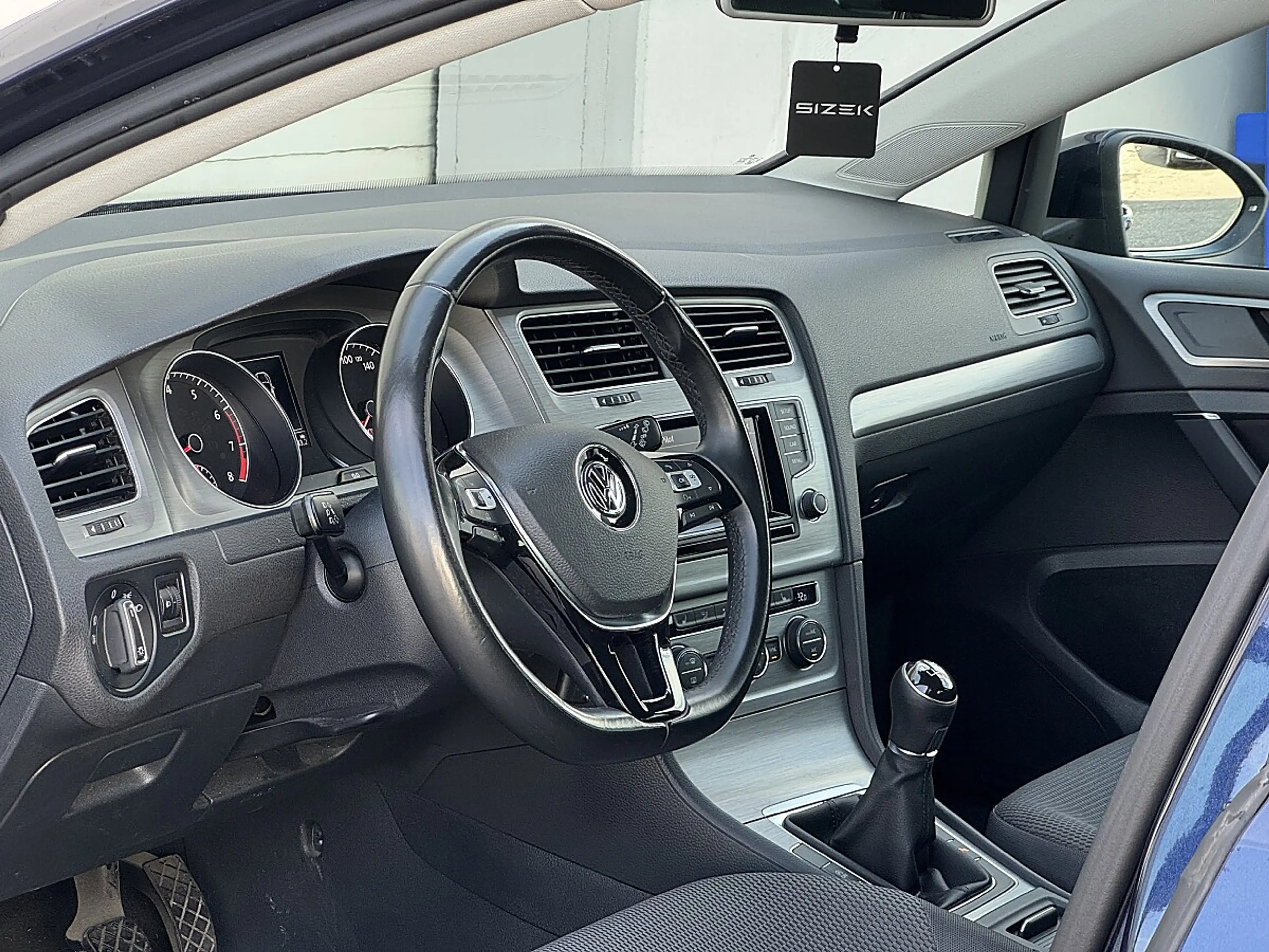 Volkswagen Golf R abbit 1,2 BMT TSI — photo 8