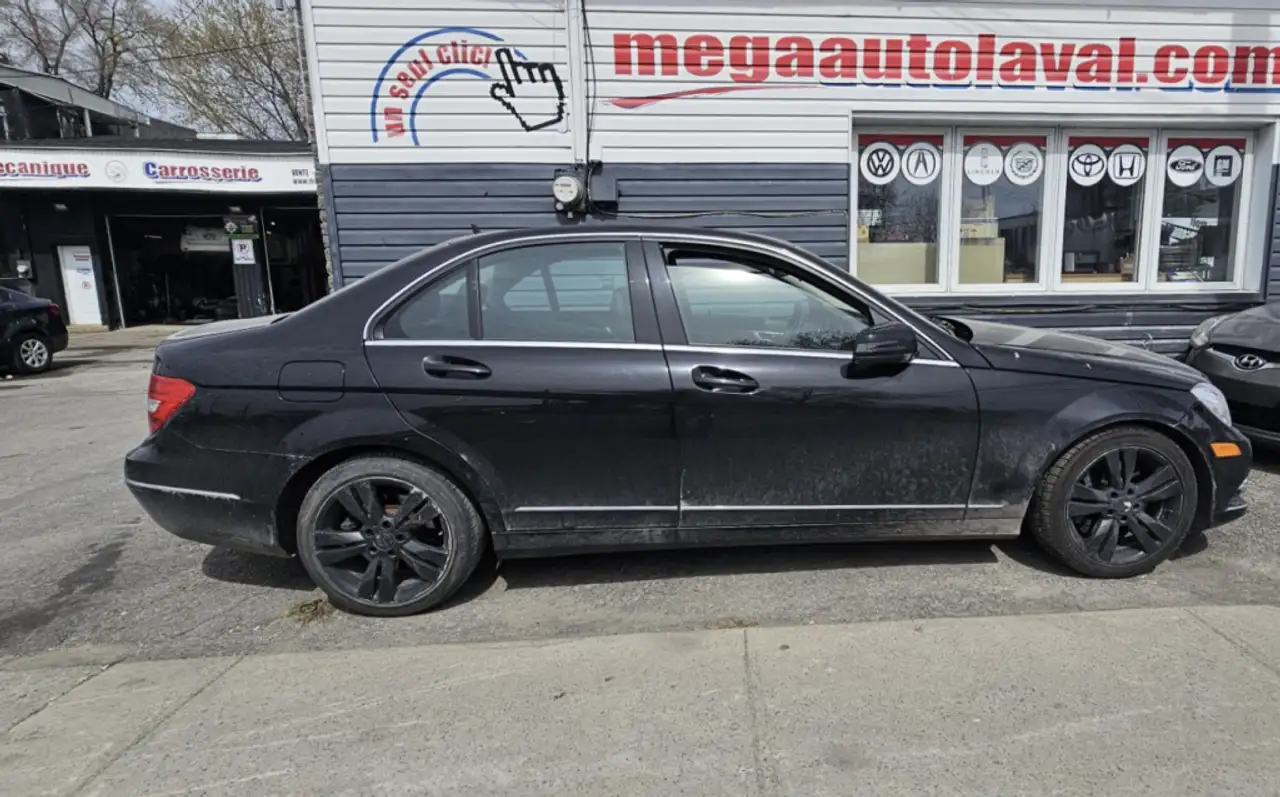 Mercedes-Benz C-Class снимка Mercedes-Benz C-Class