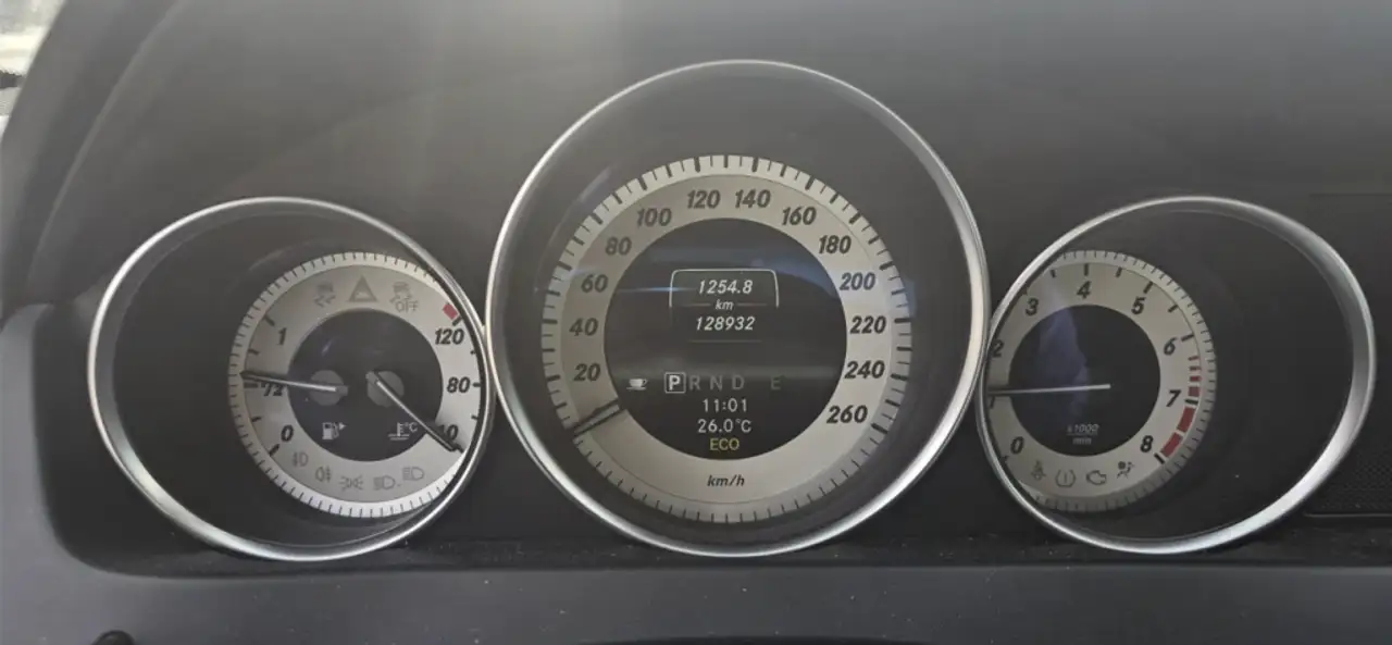 Mercedes-Benz C-Class снимка Mercedes-Benz C-Class