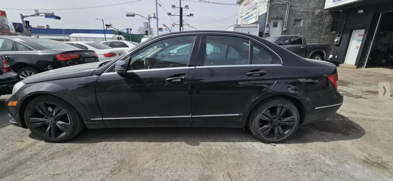 Mercedes-Benz C-Class снимка Mercedes-Benz C-Class
