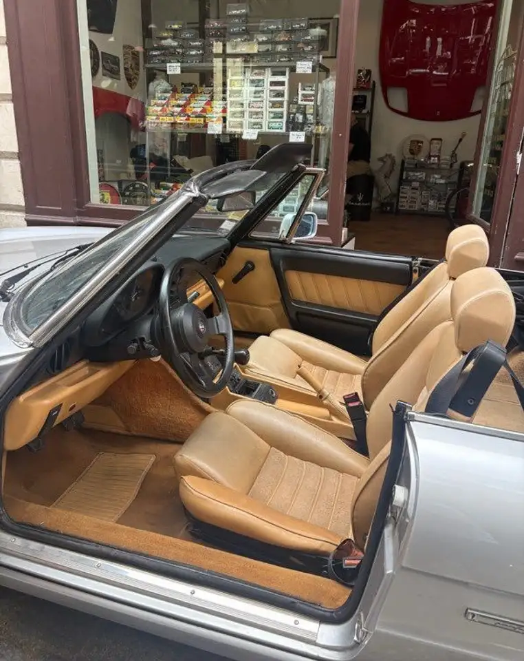 Alfa Romeo Spider 2.0 l série 4 injection direction assisté, foto 5