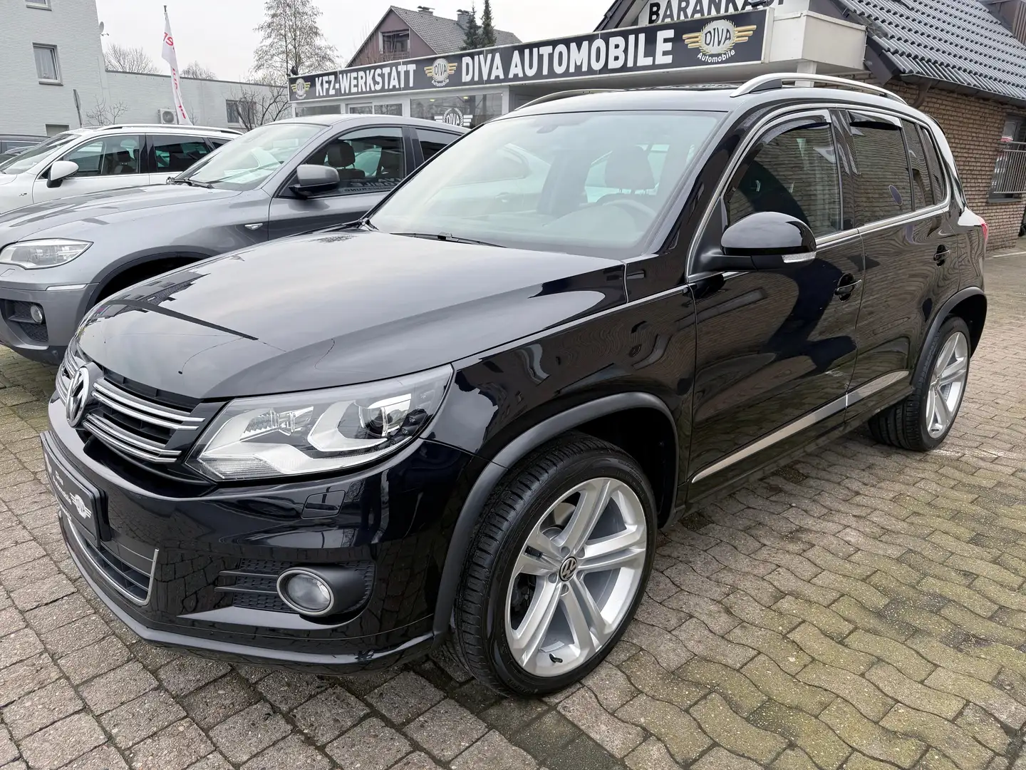 Volkswagen Tiguan 2.0 TDI R Line 4M Nero - 1
