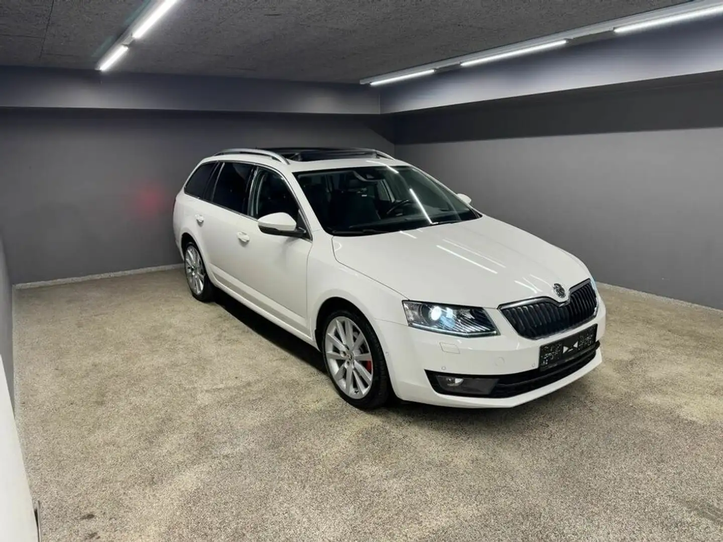 Skoda Octavia Elegance 4x4 Weiß - 2
