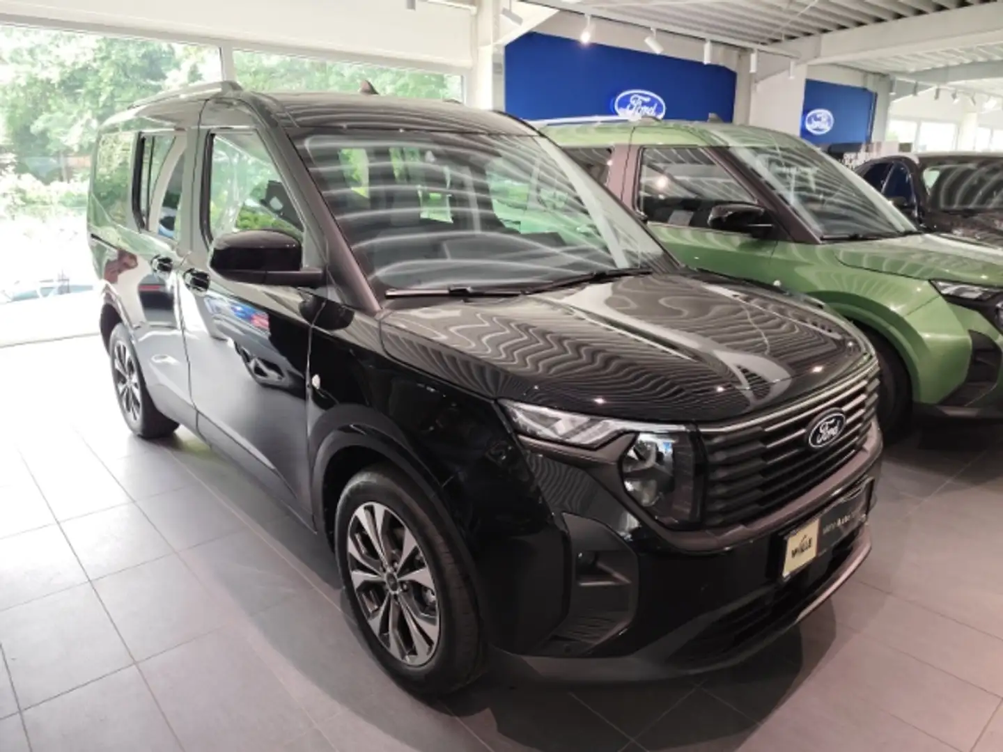 Ford Tourneo Courier Titanium AHK ACC Navi TWA DAB Schwarz - 2