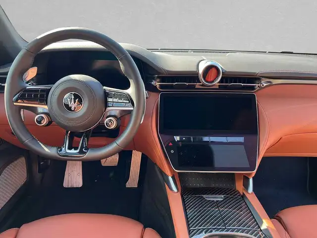 Maserati Granturismo view 8
