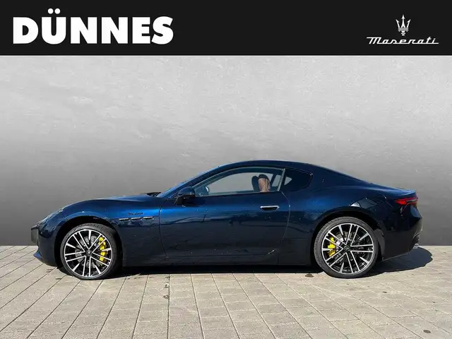 Maserati Granturismo view 3