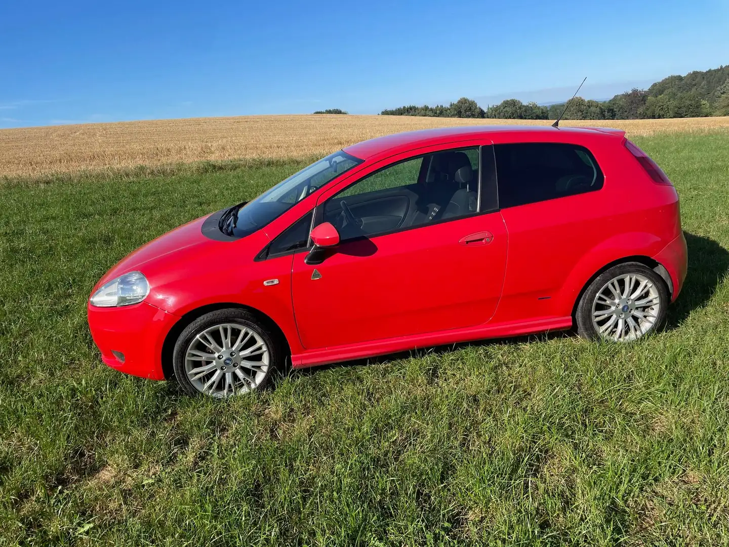 Fiat Grande Punto Grande Punto 1,4 16V Starjet Sport Sport Rot - 1