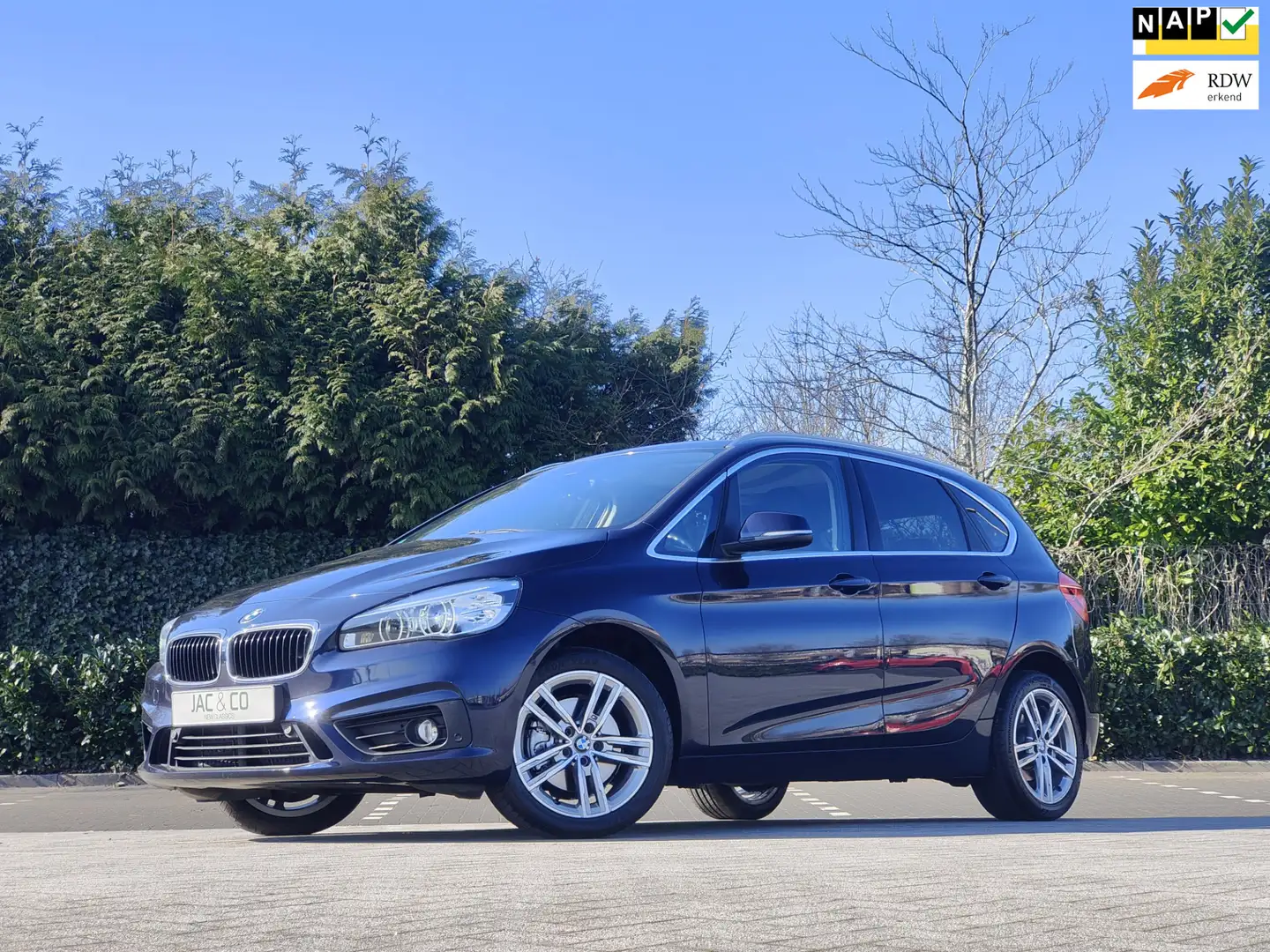 BMW 220 2-serie Active Tourer 220i Essential NAP + Trekhaa Blauw - 1