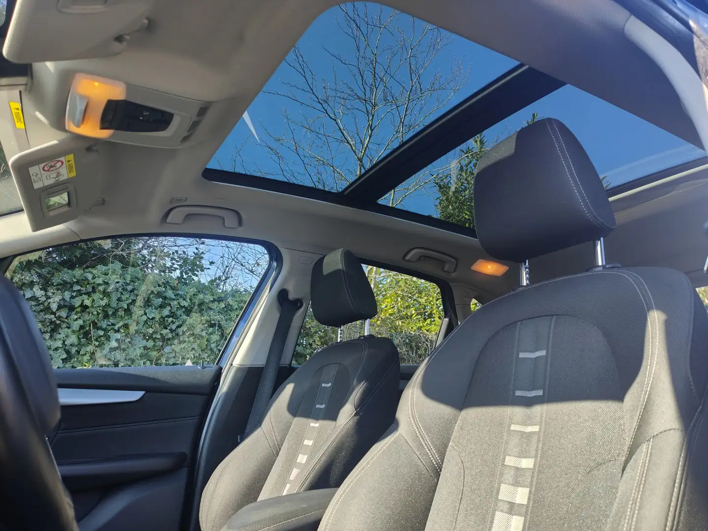 BMW 220 2-serie Active Tourer 220i Essential NAP + Trekhaa Blauw - 2