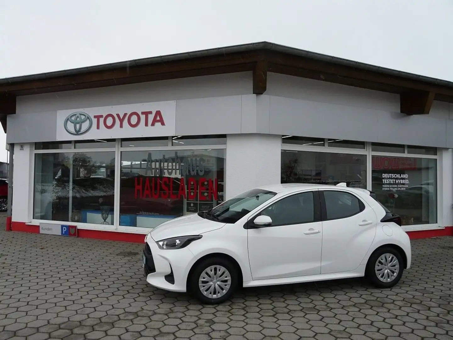 Toyota Yaris Hybrid Business Edition Blanc - 1