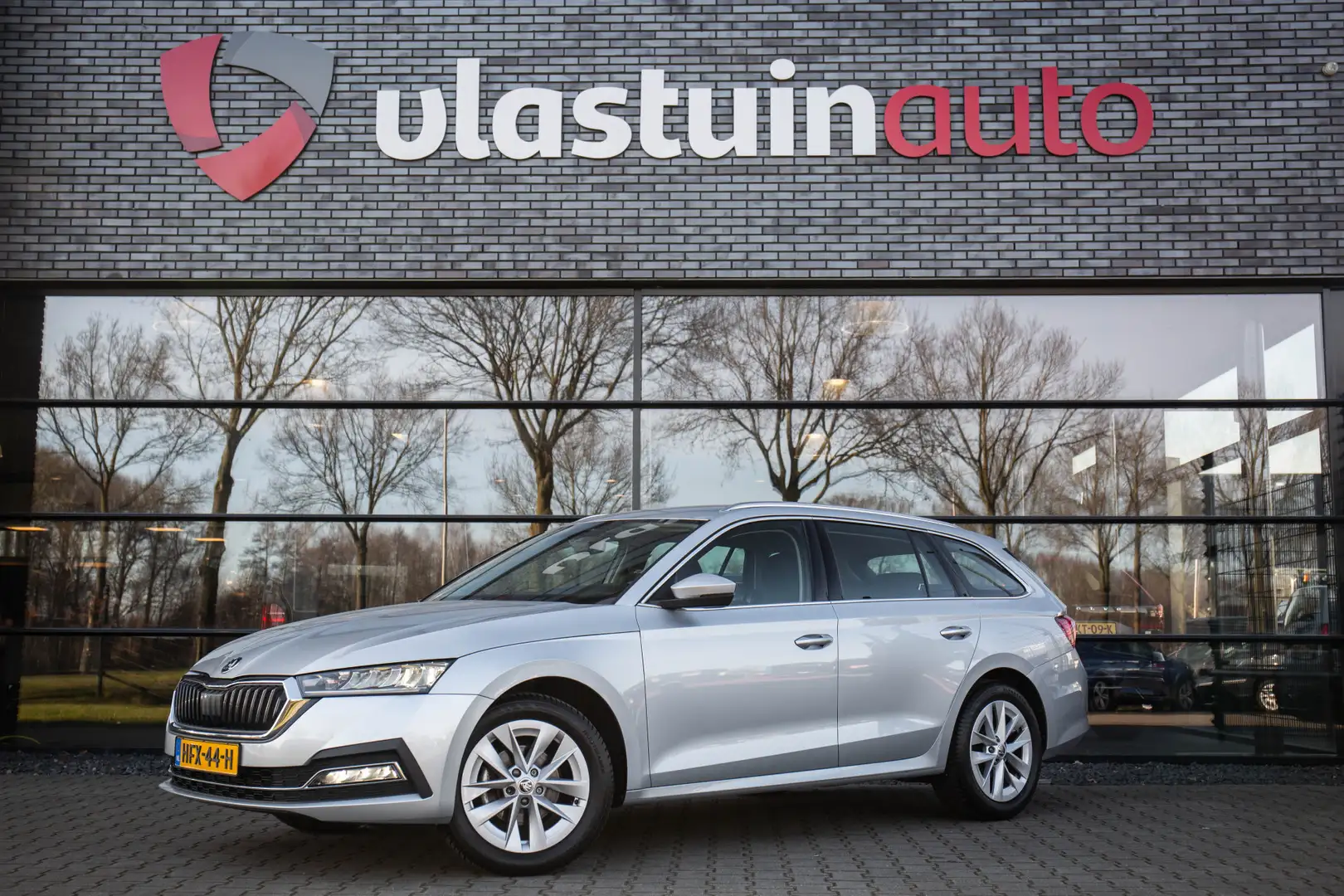 Skoda Octavia Combi 1.5 e-TSI Business Edition , Adaptive cruise Grijs - 1