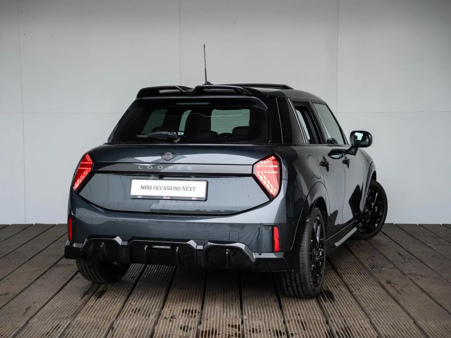 MINI Cooper C 5-deurs John Cooper Works Trim + Package M Gris - 2