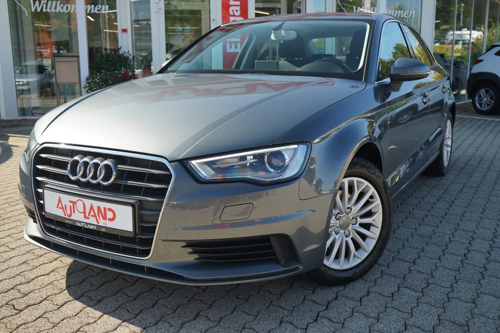 Audi A3 Limousine 1.4 TFSI Bi-Xenon Teilleder Klima Grau - 2
