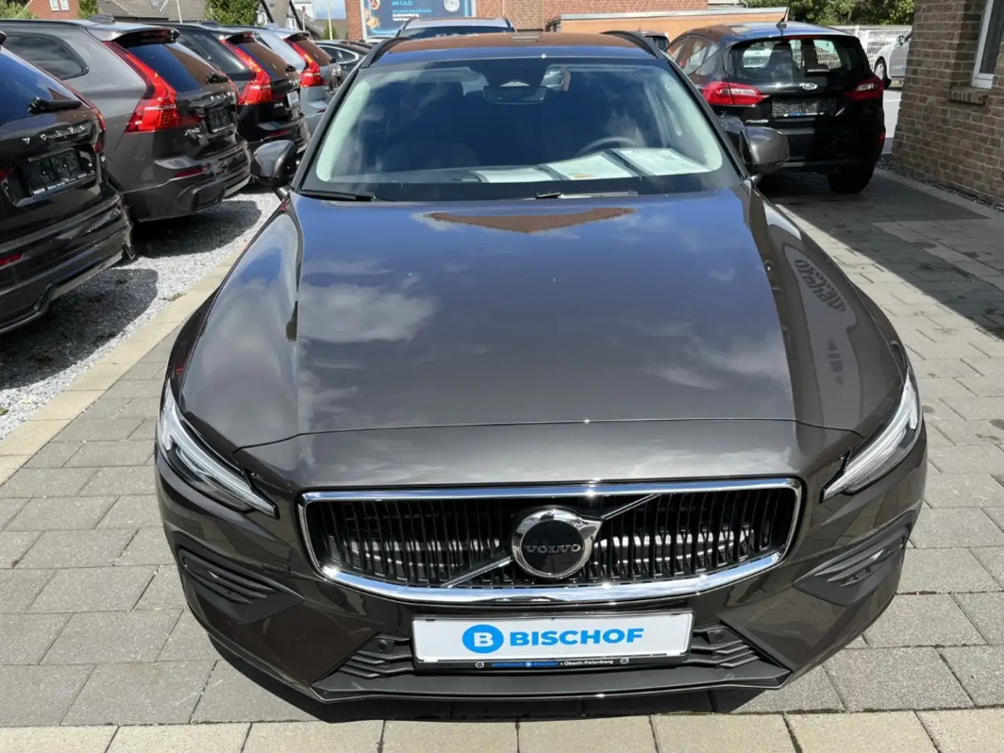 Volvo V60 Kombi Benzin EU6d B4 Core MHEV Navi Kamera Grau - 2