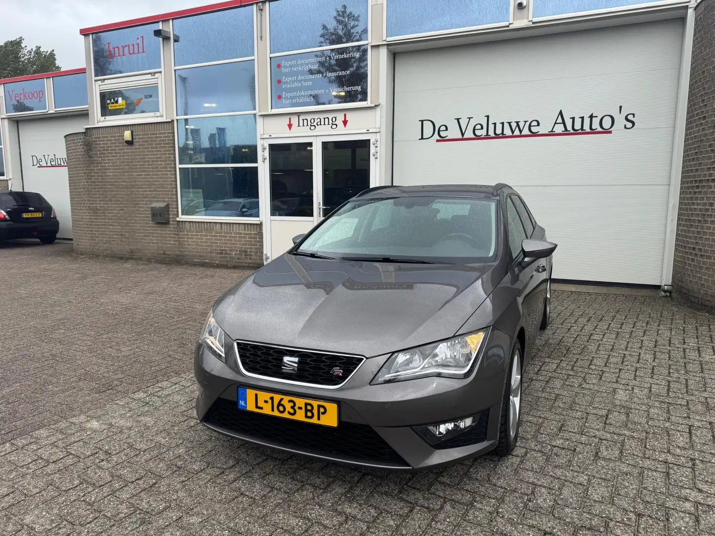 SEAT Leon ST 1.8 TSI FR|CRUISE|BLUETOOTH|NAVI|TREKHAAK|CLIMA Gris - 2