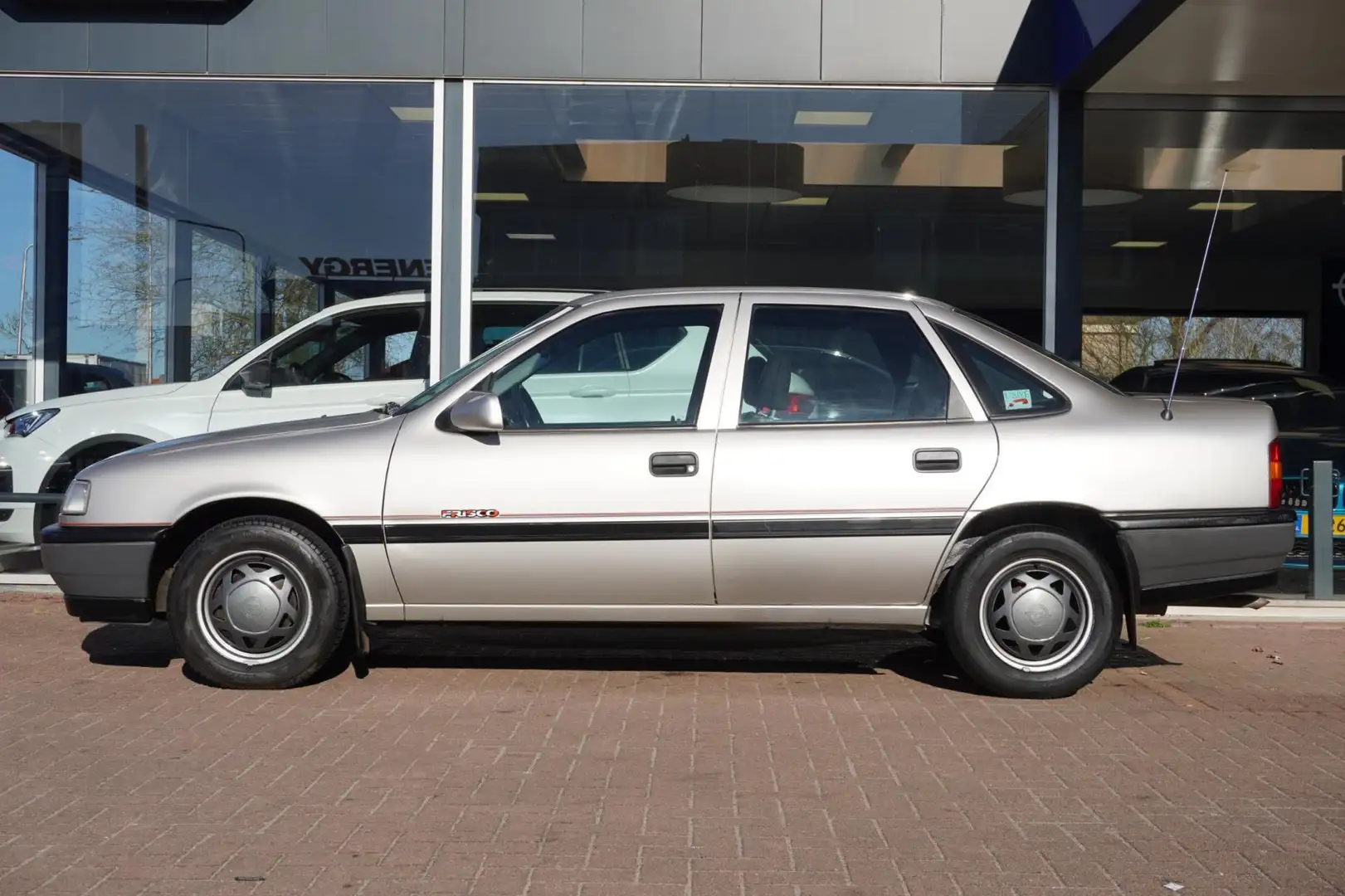 Opel Vectra 1.8i GL Frisco | Youngtimer | 5deurs | 143.000km | Gris - 2