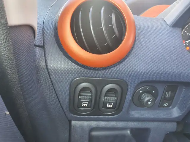 Peugeot 1007 view 11