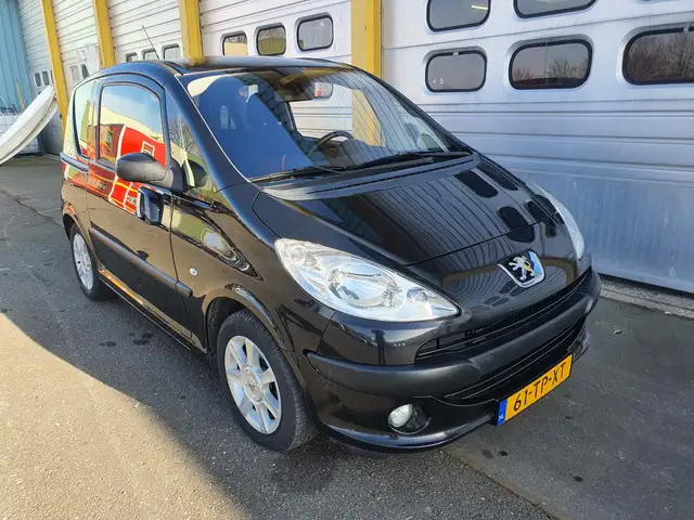 Peugeot 1007 view 2