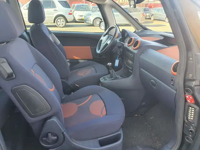 Peugeot 1007 view 3