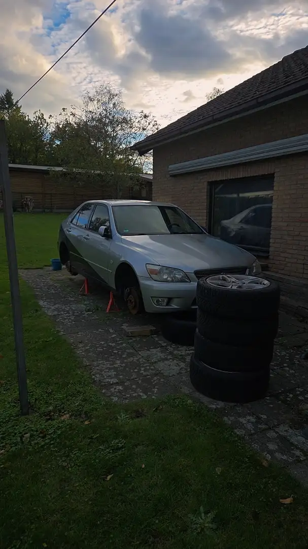 Lexus IS 200 project auto - 1