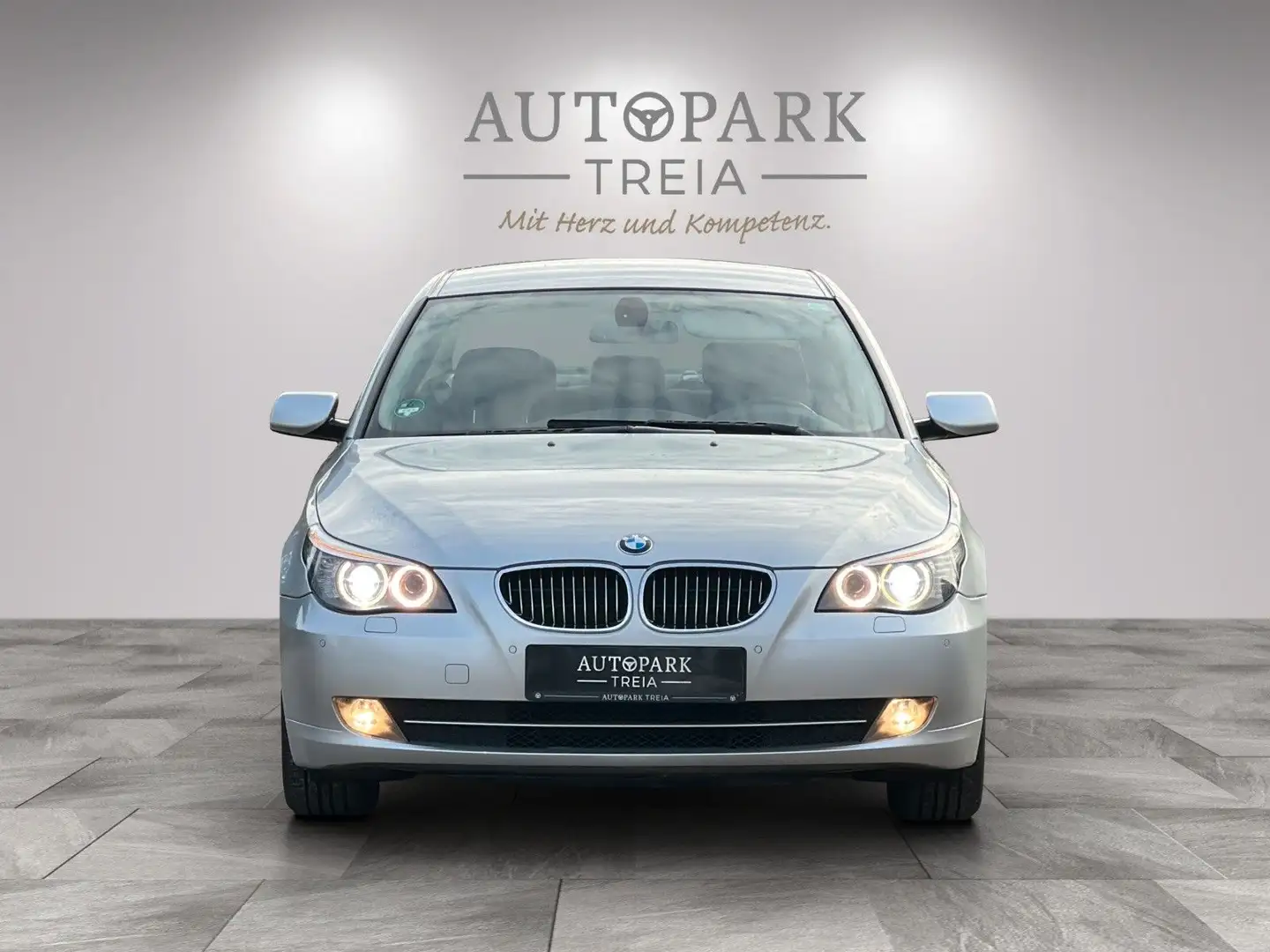 BMW 523 i (XENON-AHK-HEADUP-NAVI-TEMPO-SHZ-TÜV) Silber - 2
