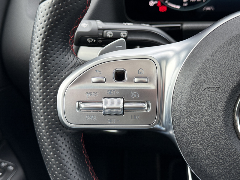 Mercedes-Benz GLA 200 Business Solution AMG | Pano | Ambient Light | Key — photo 16