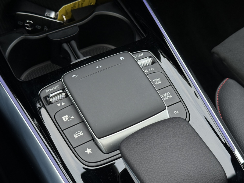 Mercedes-Benz GLA 200 Business Solution AMG | Pano | Ambient Light | Key — photo 28