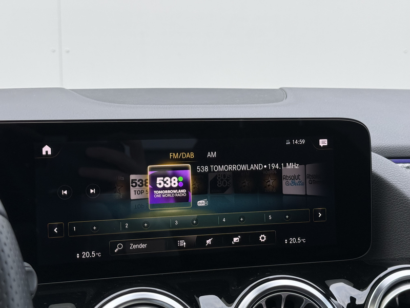 Mercedes-Benz GLA 200 Business Solution AMG | Pano | Ambient Light | Key — photo 22
