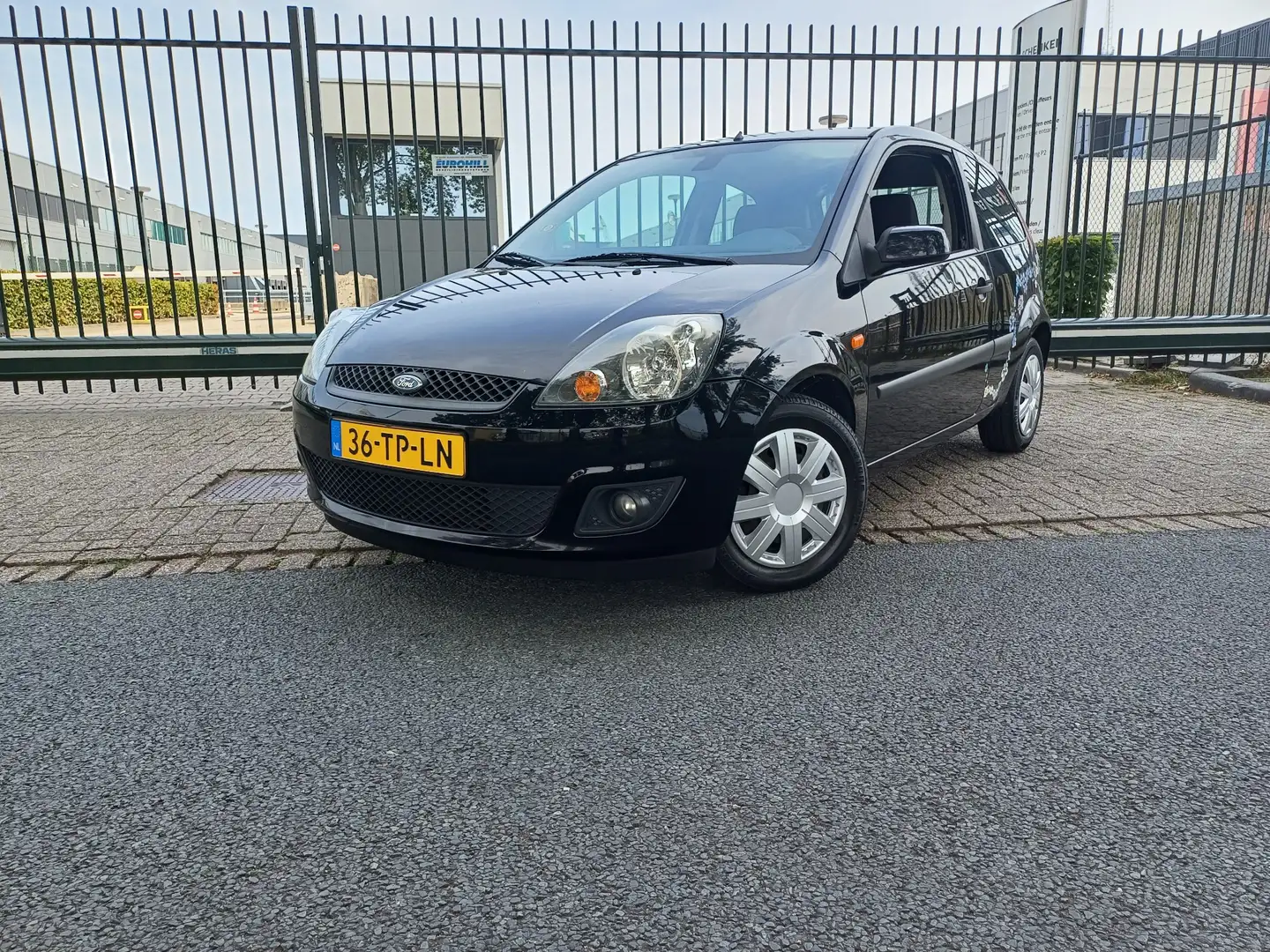 Ford Fiesta 1.3-8V Futura Zwart - 1