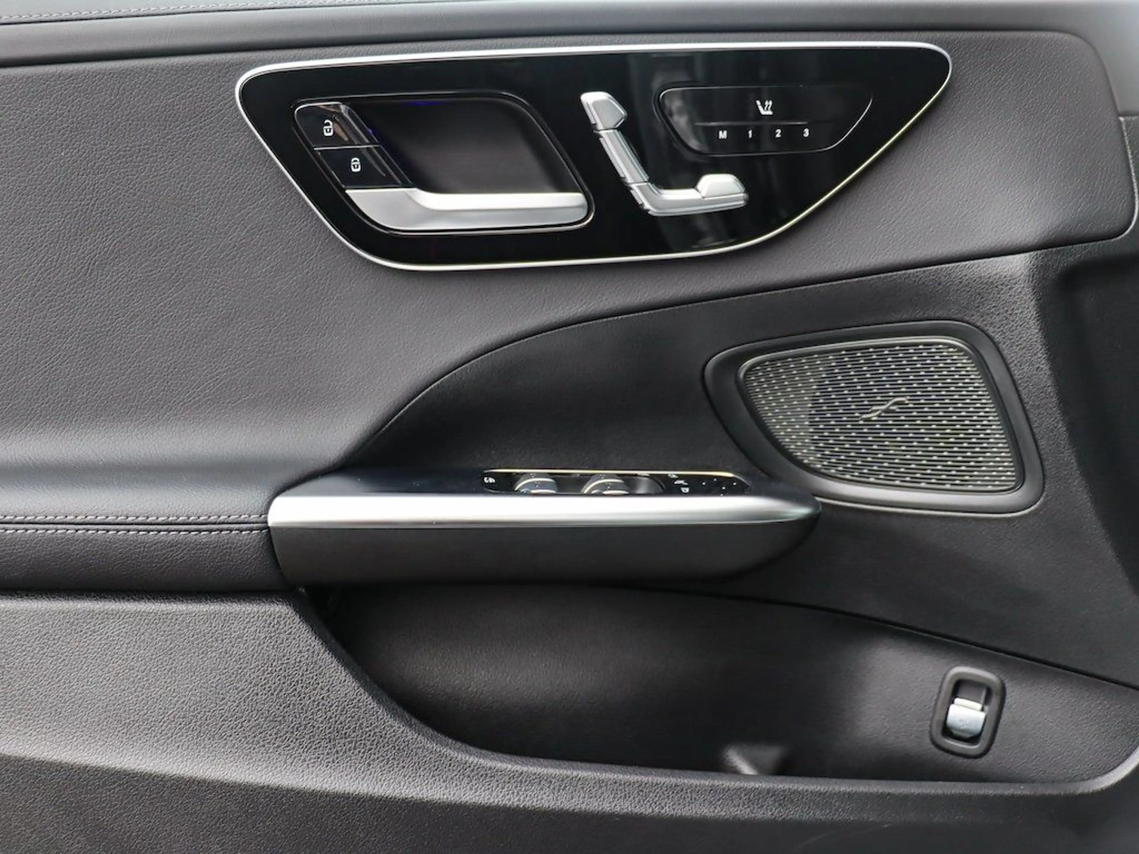 Mercedes-Benz C 200 d AMG Adv.-Plus/AHK/Panorama/Distronic — photo 12