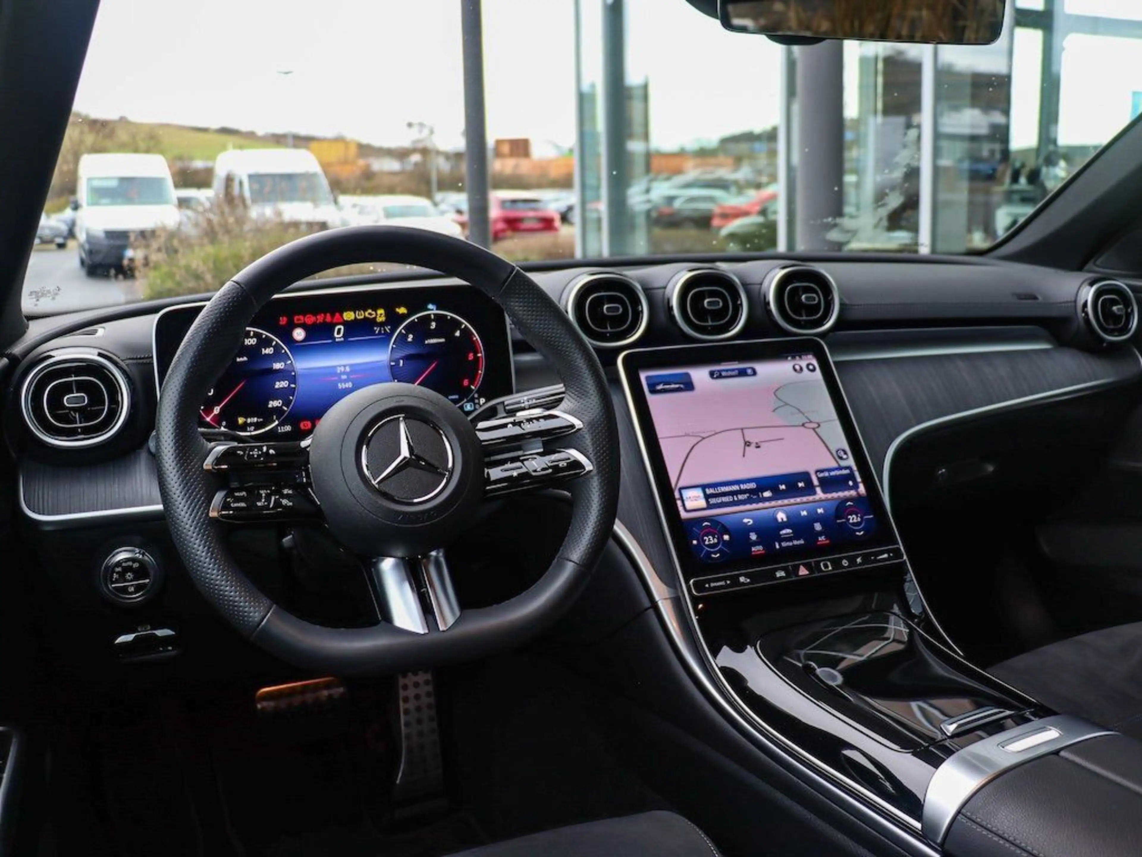 Mercedes-Benz C 200 d AMG Adv.-Plus/AHK/Panorama/Distronic — photo 15