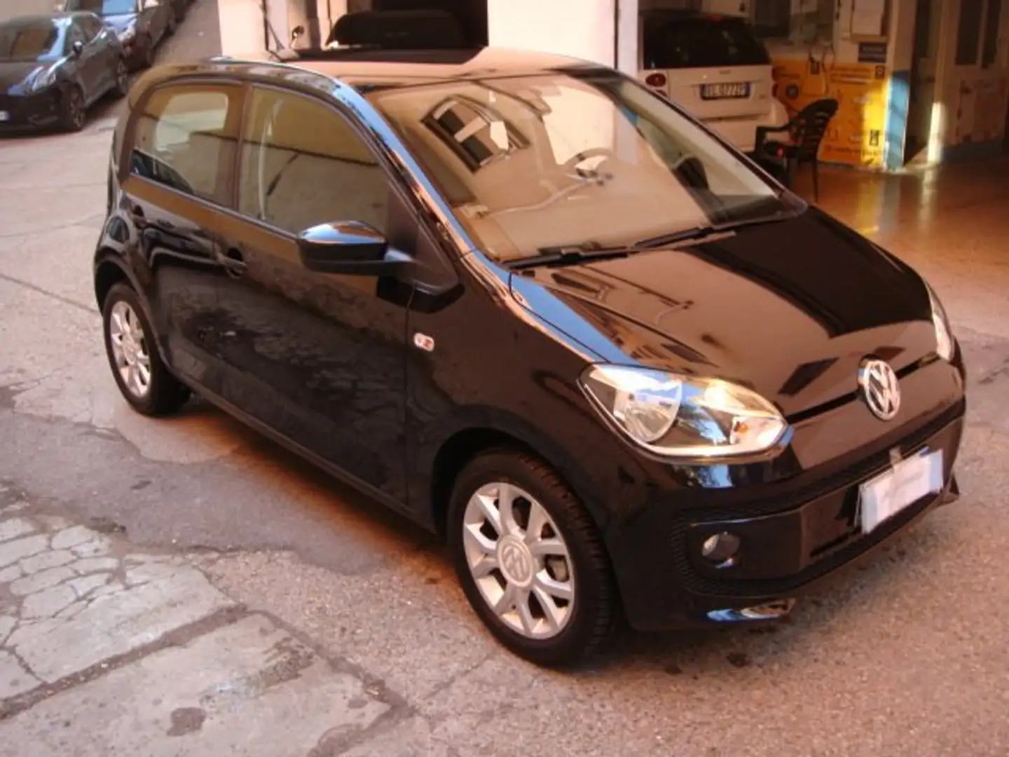Volkswagen up! up! 5p 1.0 Move 75cv ASG *KM 9000* Negro - 1