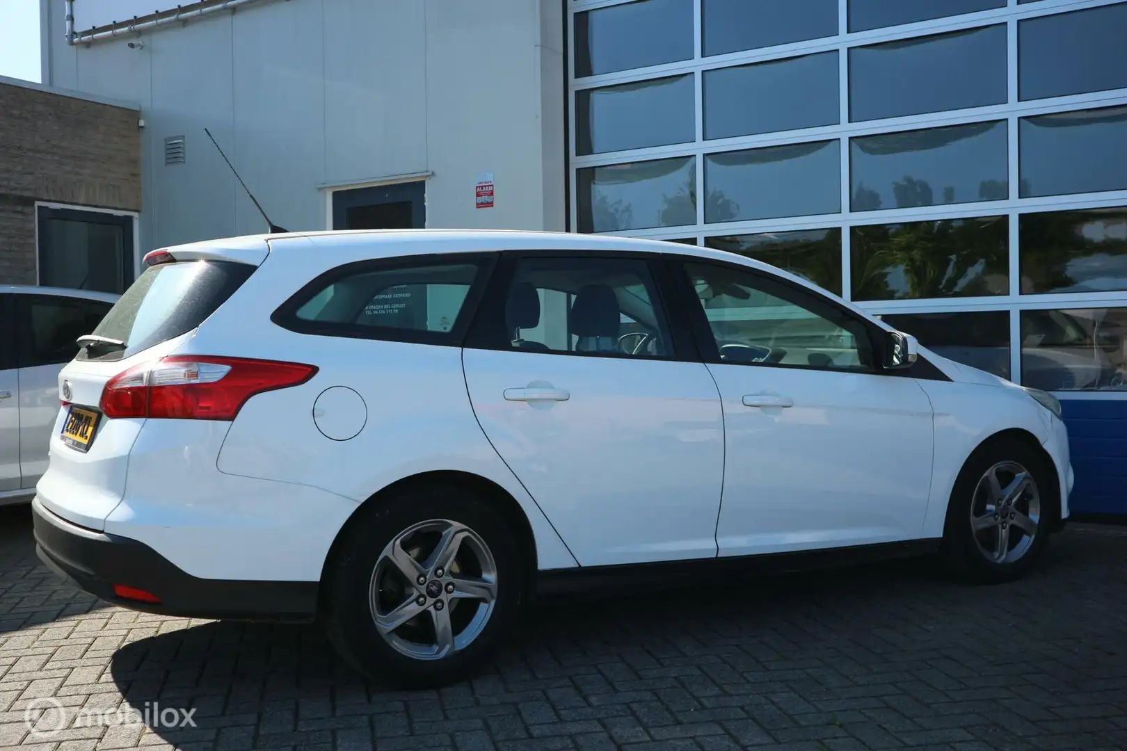 Ford Focus Wagon 1.6 TDCI Lease Titanium AIRCO/NAVIGATIE Blanc - 2