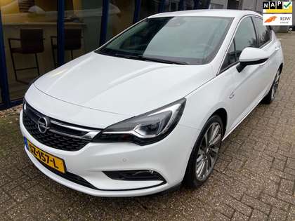Opel Astra 1.6T Innovation 200PK NAVI / CAMERA / SPORTSTOELEN