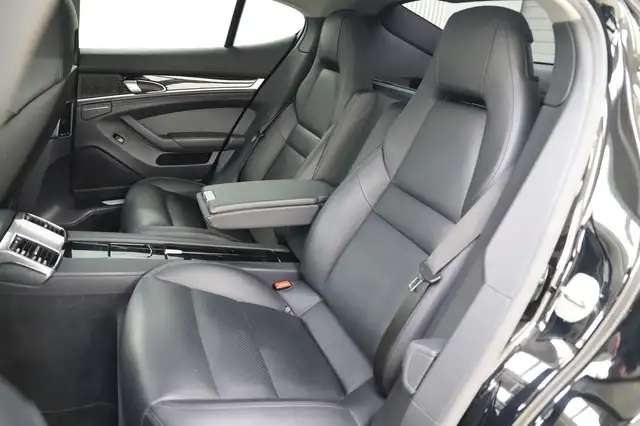 Porsche Panamera view 11