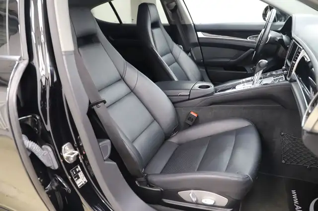 Porsche Panamera view 10