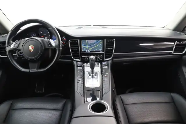 Porsche Panamera view 14
