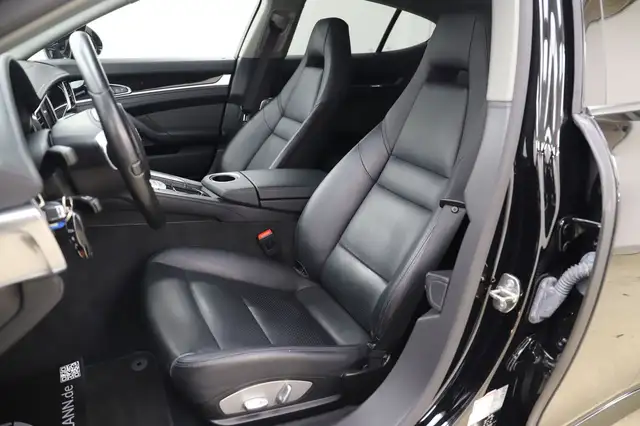 Porsche Panamera view 9