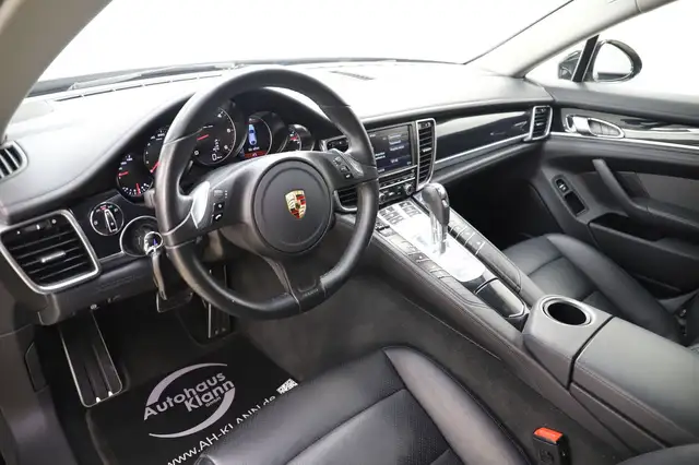 Porsche Panamera view 13