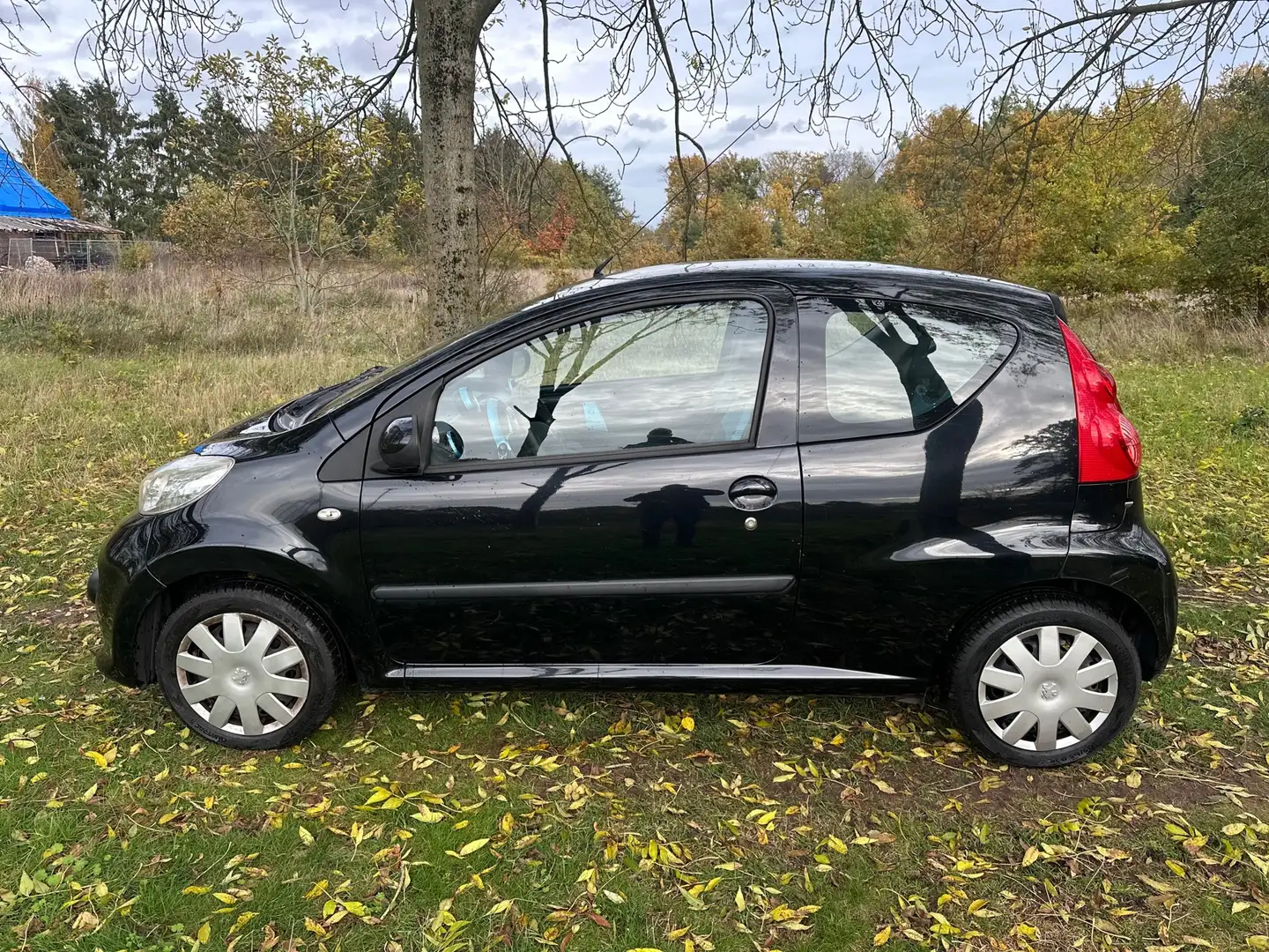 Peugeot 107 1.0-12V XS Urban Move APK 03-12-2025 Schwarz - 2