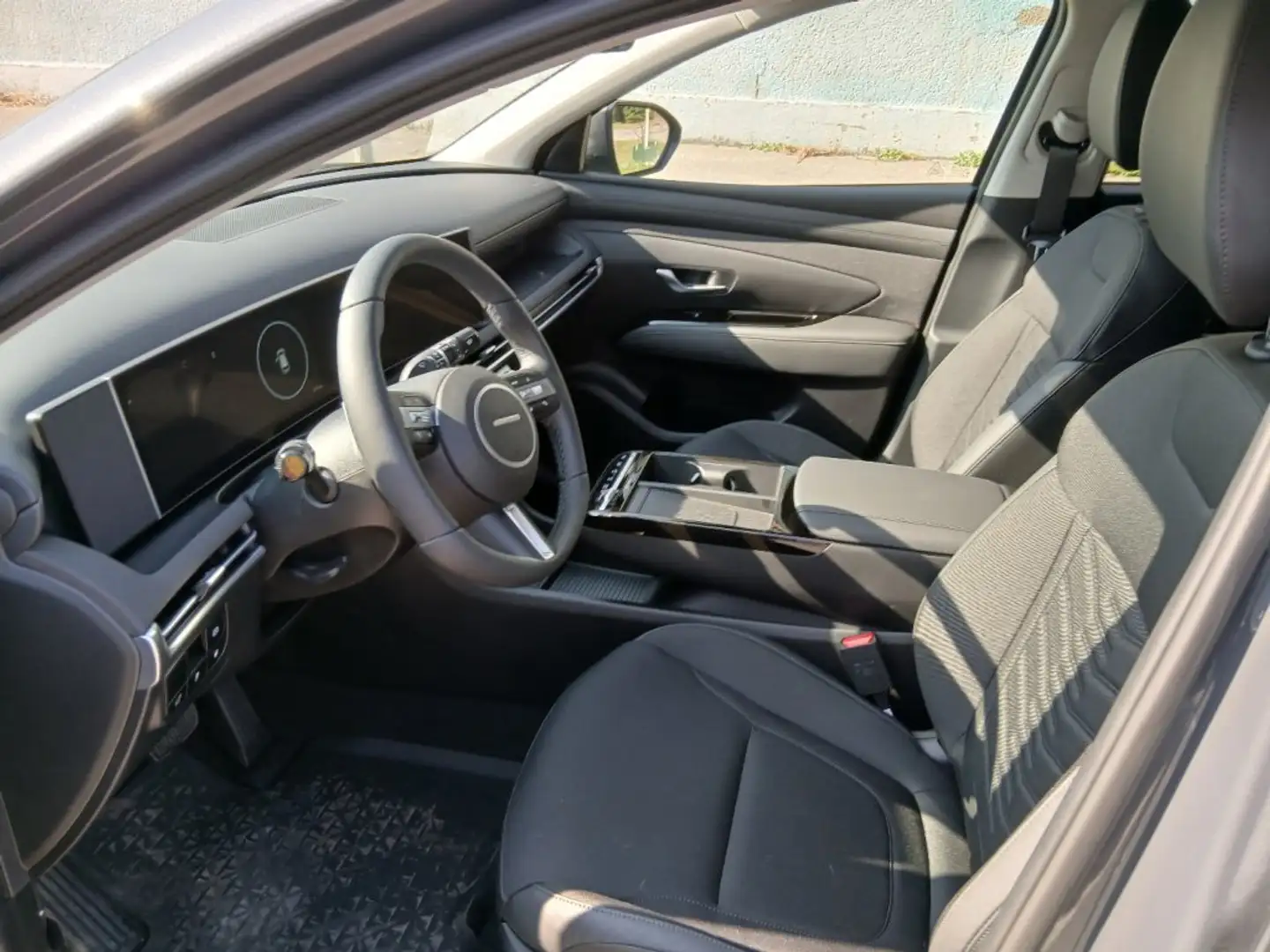 Hyundai TUCSON NX4 Comfort Line 1,6 T-GDi HEV 2WD AT t7hc1 Grau - 2