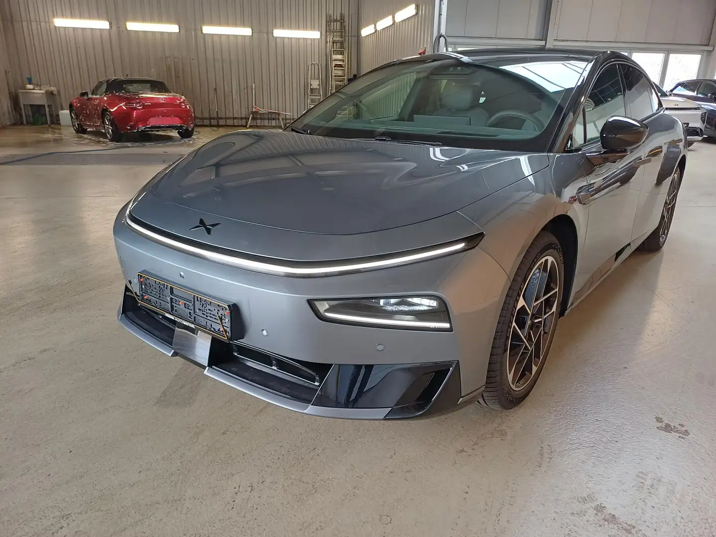 Xpeng P7+ AWD Performance Grau - 1