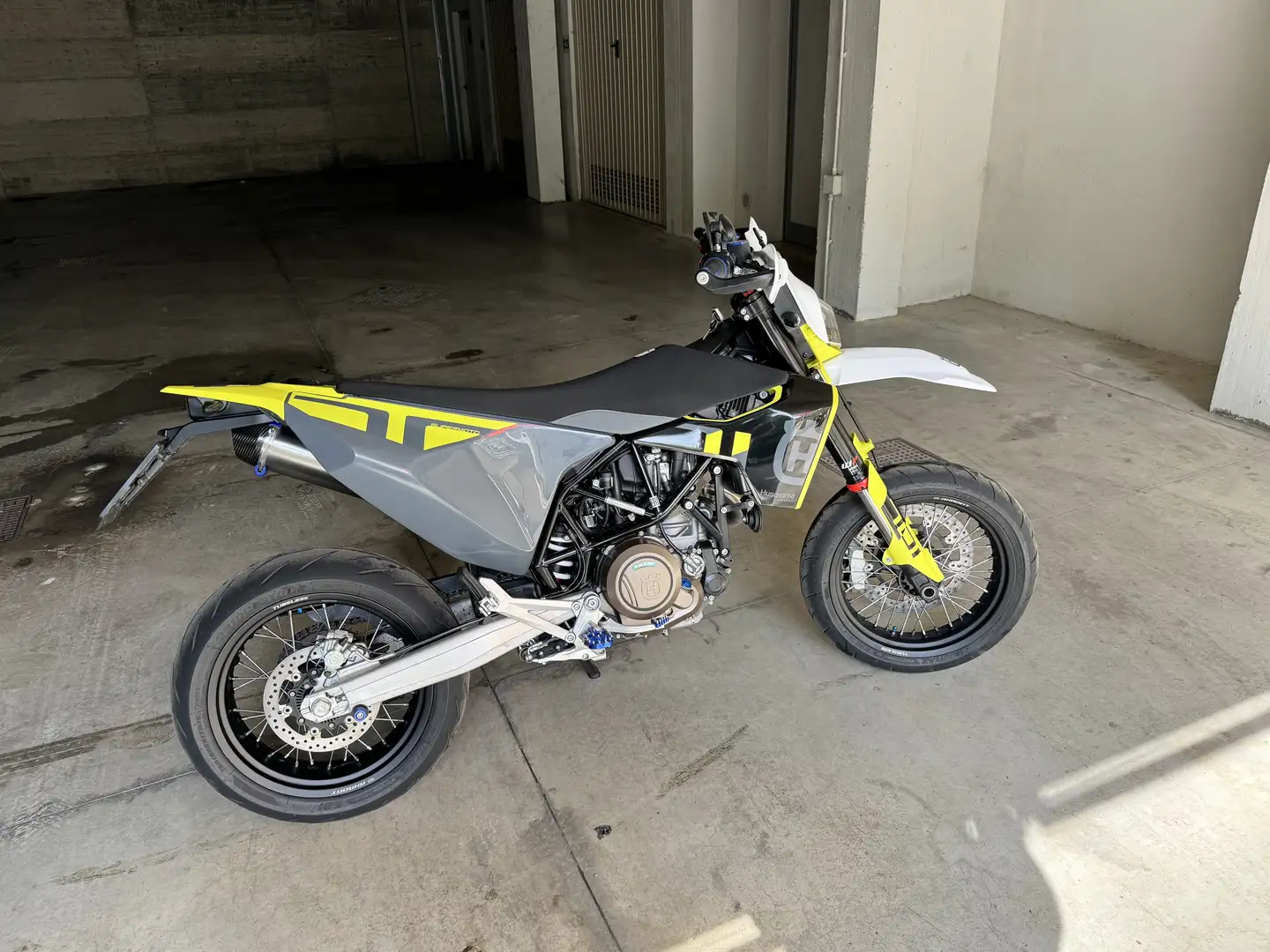 Husqvarna 701 Supermoto - 2