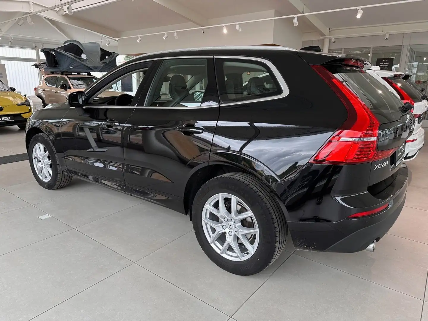 Volvo XC60 D4 Momentum Pro 2WD Black - 2