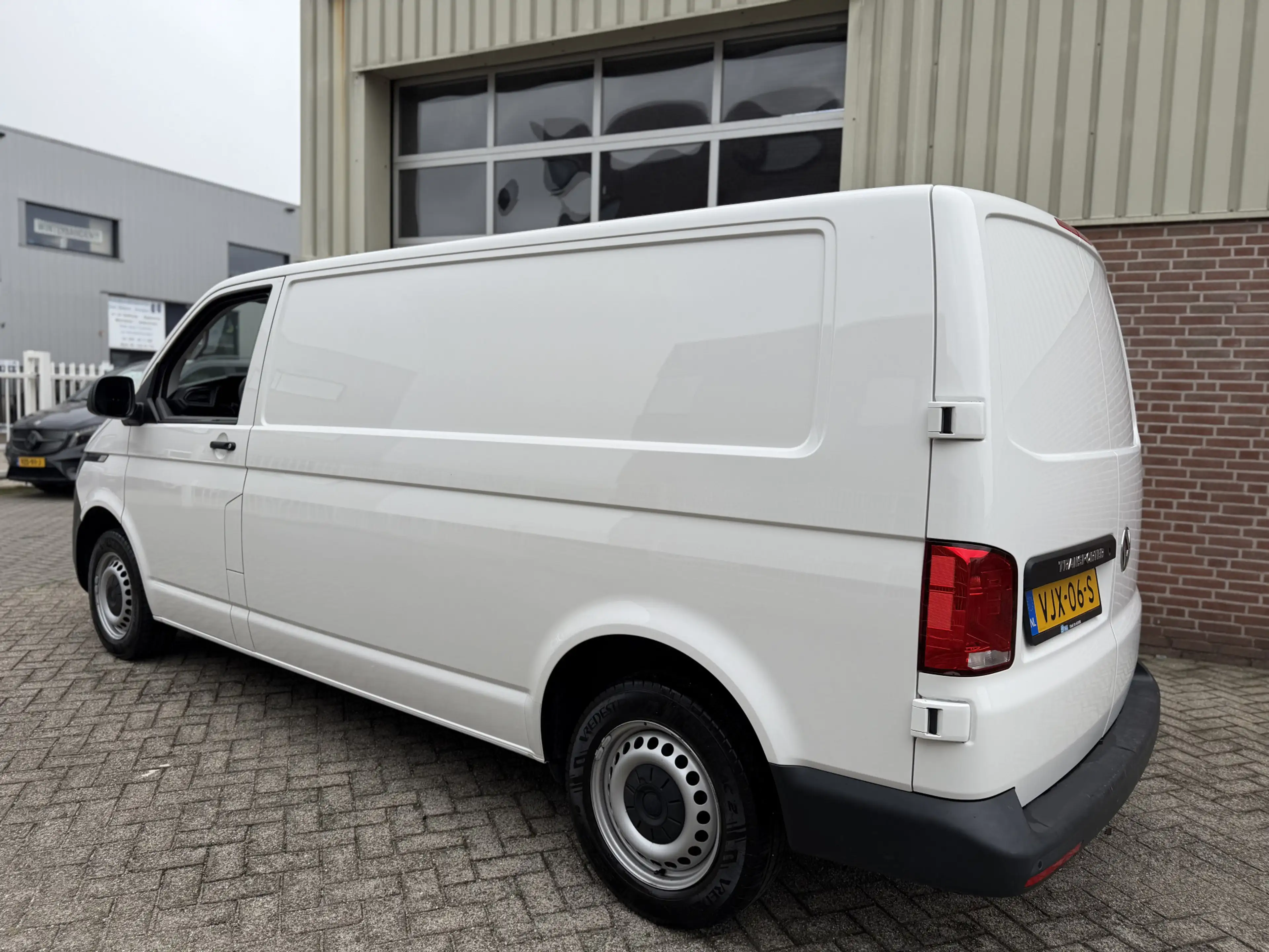 Volkswagen T6.1 Transporter 2.0 TDI 150pk DSG L2H1 Airco,Cruise,Navi,Pdc — photo 5