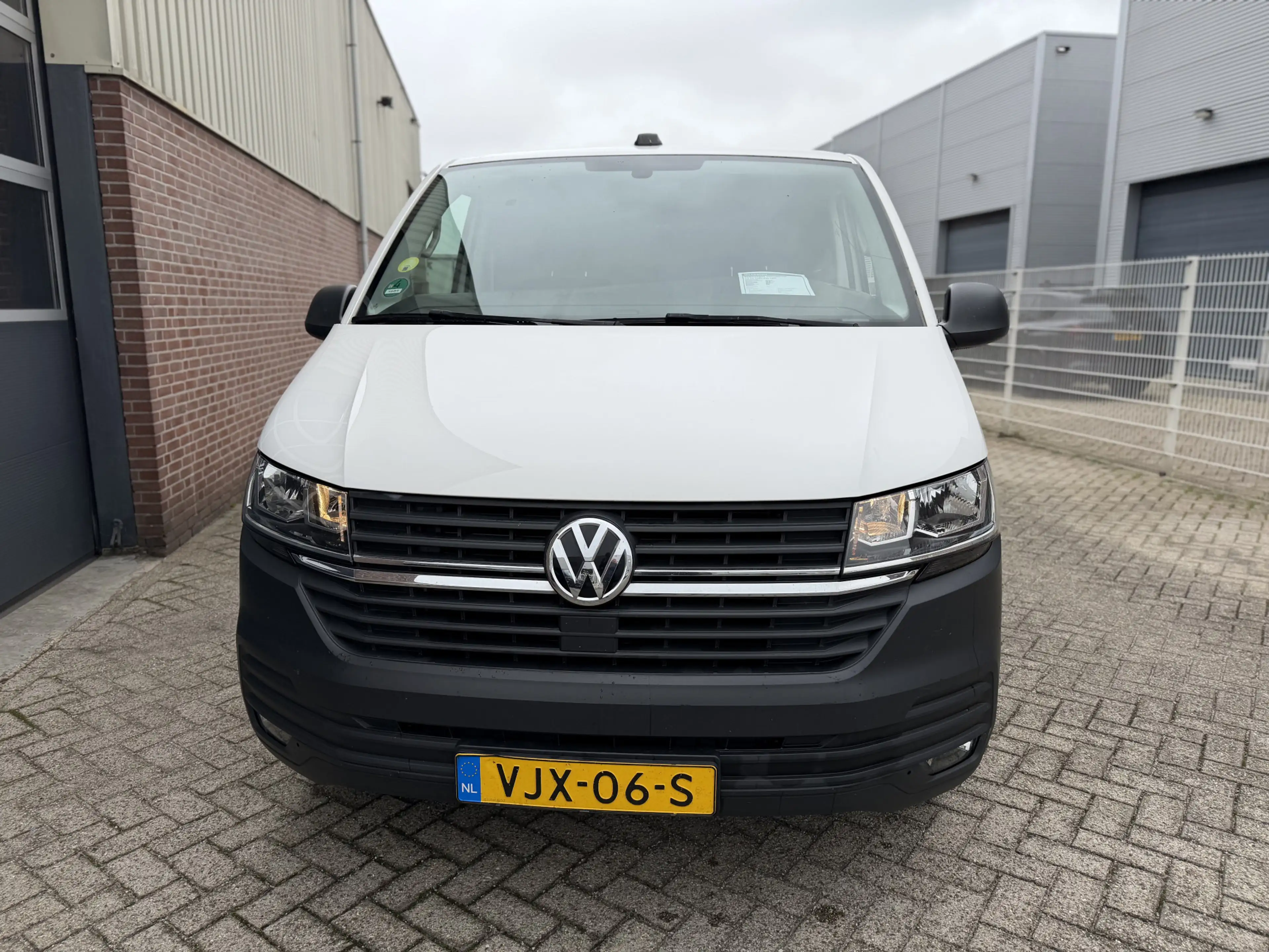 Volkswagen T6.1 Transporter 2.0 TDI 150pk DSG L2H1 Airco,Cruise,Navi,Pdc — photo 2