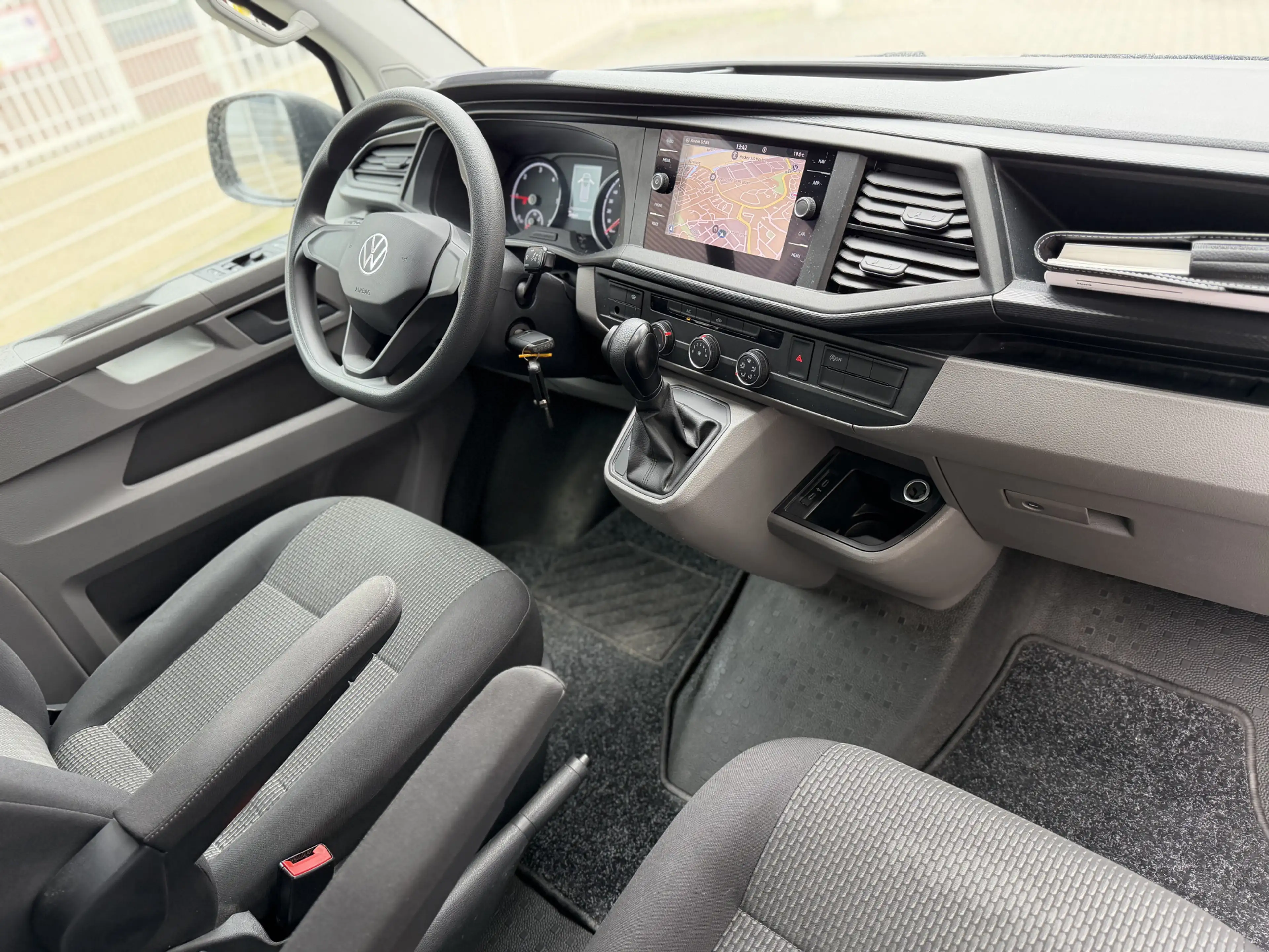 Volkswagen T6.1 Transporter 2.0 TDI 150pk DSG L2H1 Airco,Cruise,Navi,Pdc — photo 20