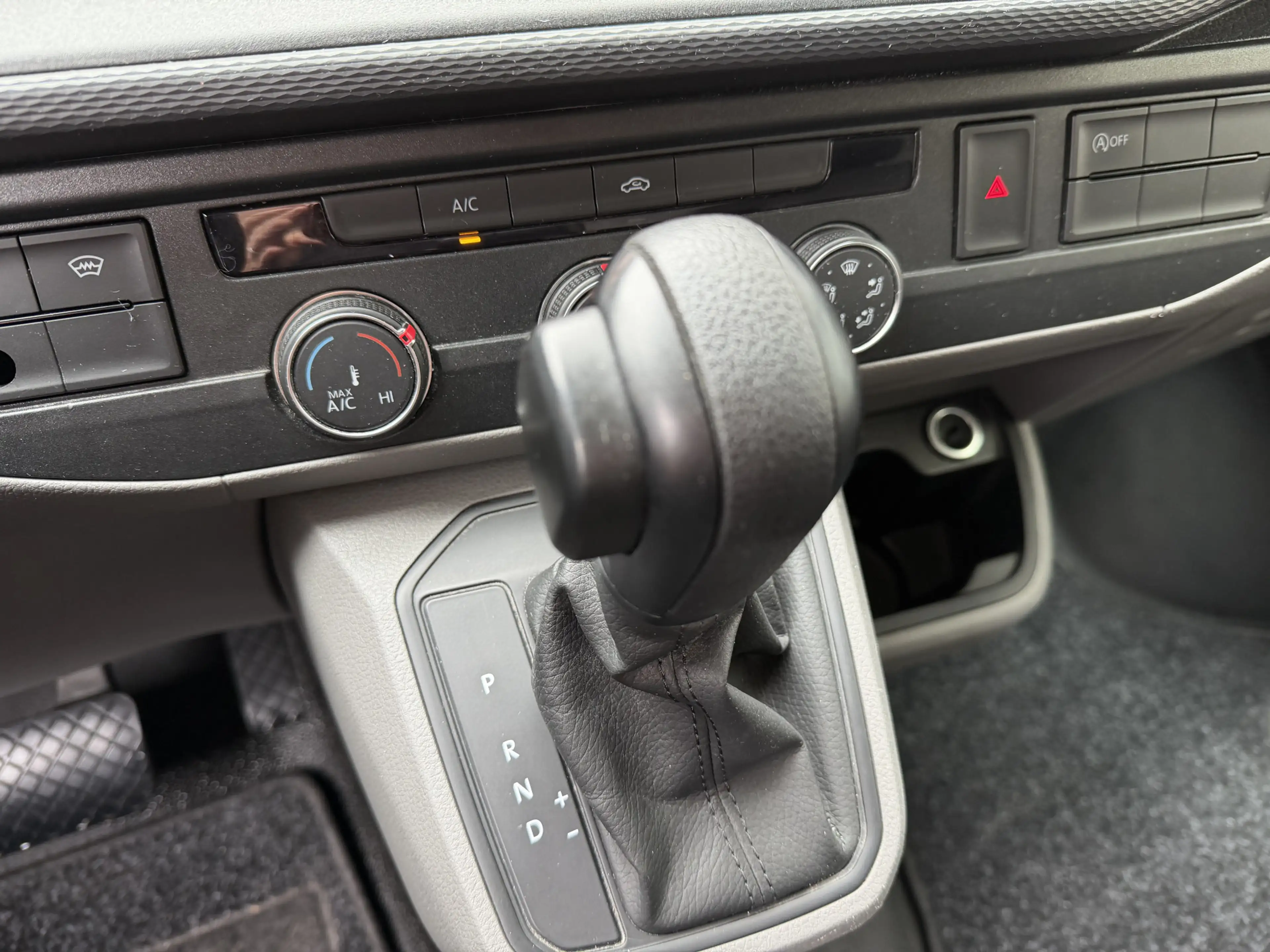 Volkswagen T6.1 Transporter 2.0 TDI 150pk DSG L2H1 Airco,Cruise,Navi,Pdc — photo 16