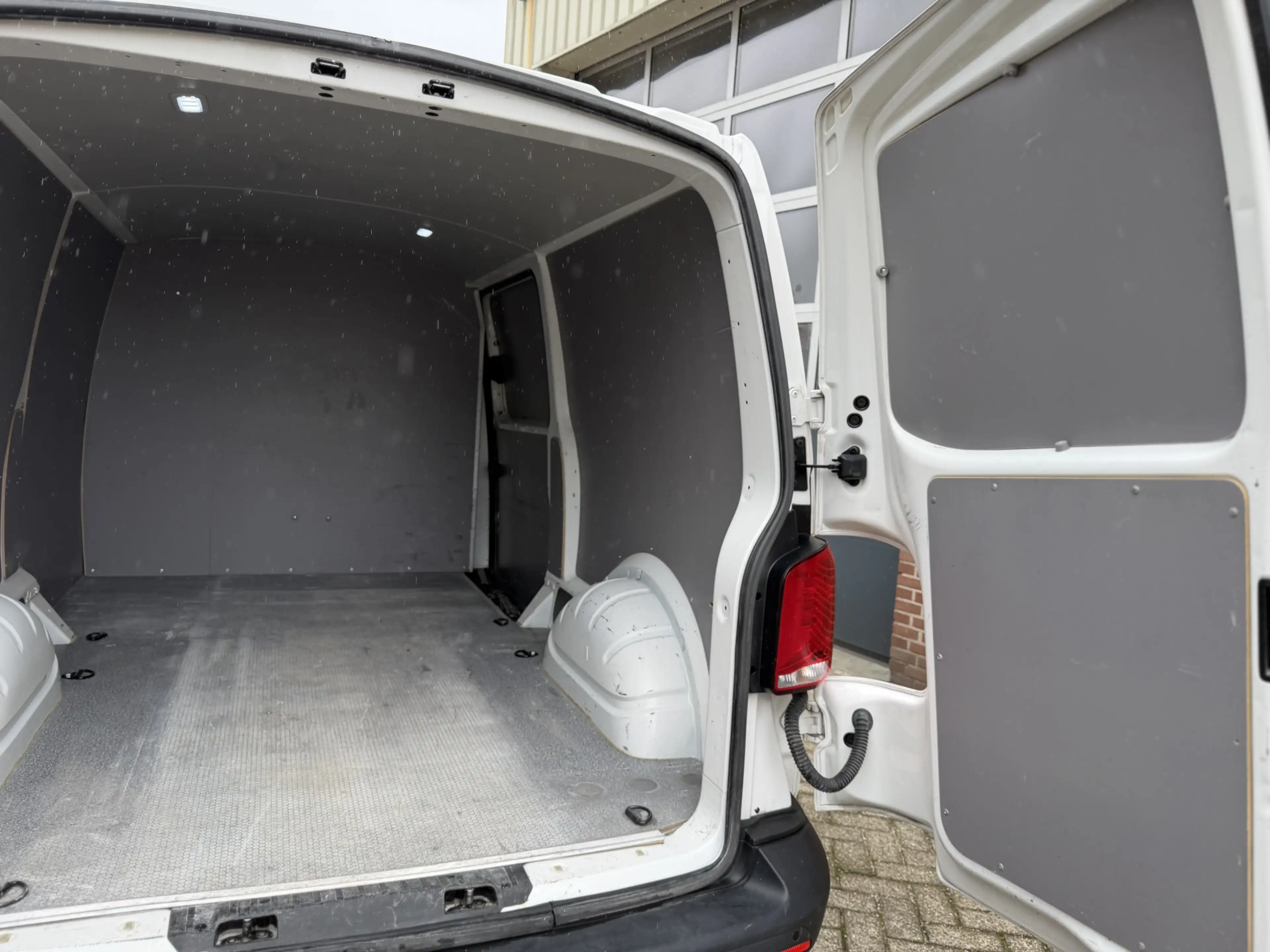 Volkswagen T6.1 Transporter 2.0 TDI 150pk DSG L2H1 Airco,Cruise,Navi,Pdc — photo 24
