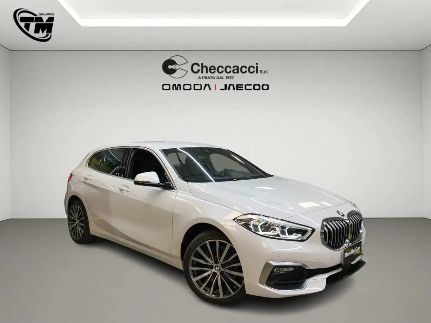 BMW 118 d Serie 1 F40 Sport auto Biały - 2